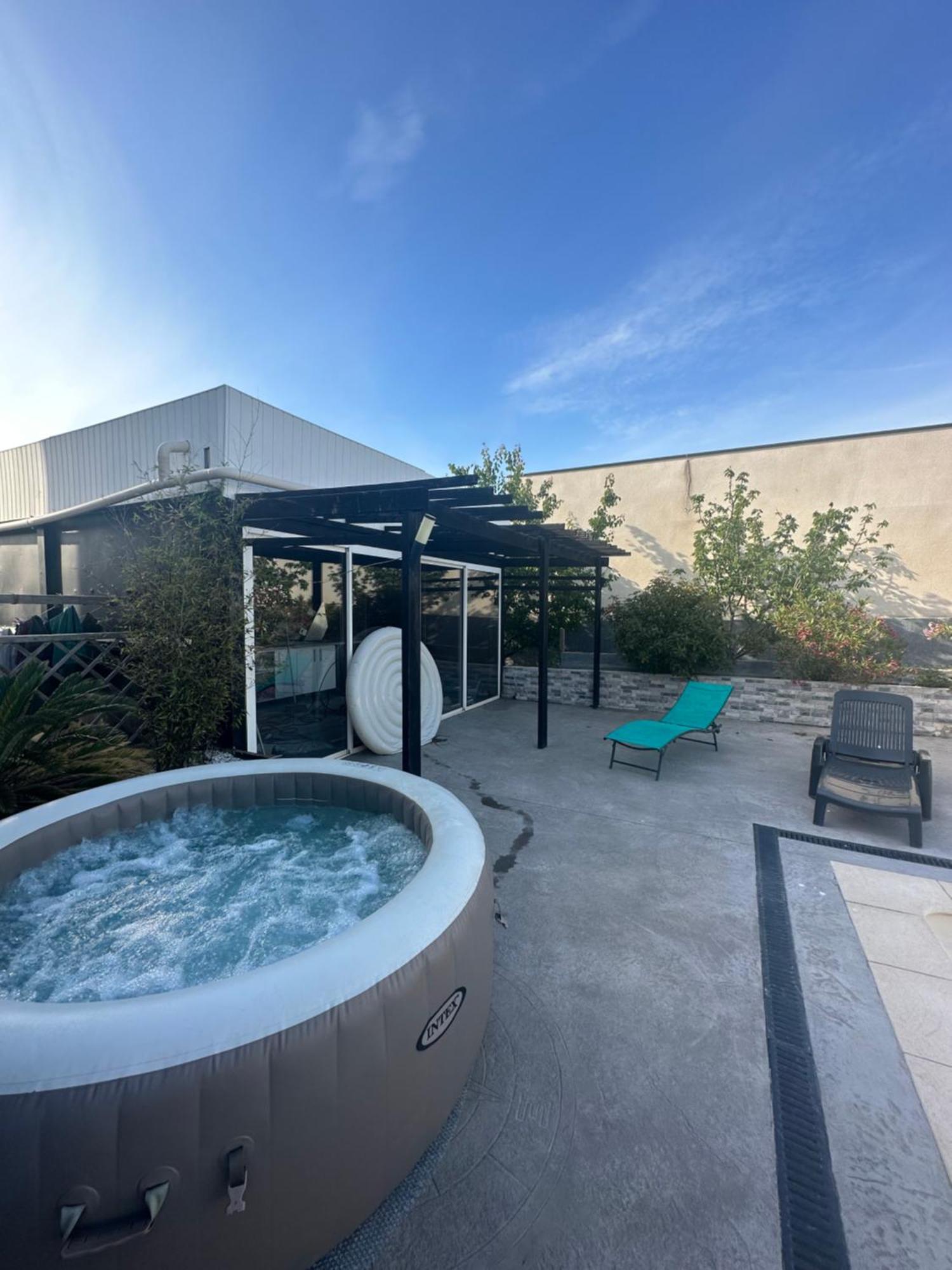 Superbe Appartement Avec Piscine Et Spa Privatif Villeneuve-lès-Béziers Extérieur photo