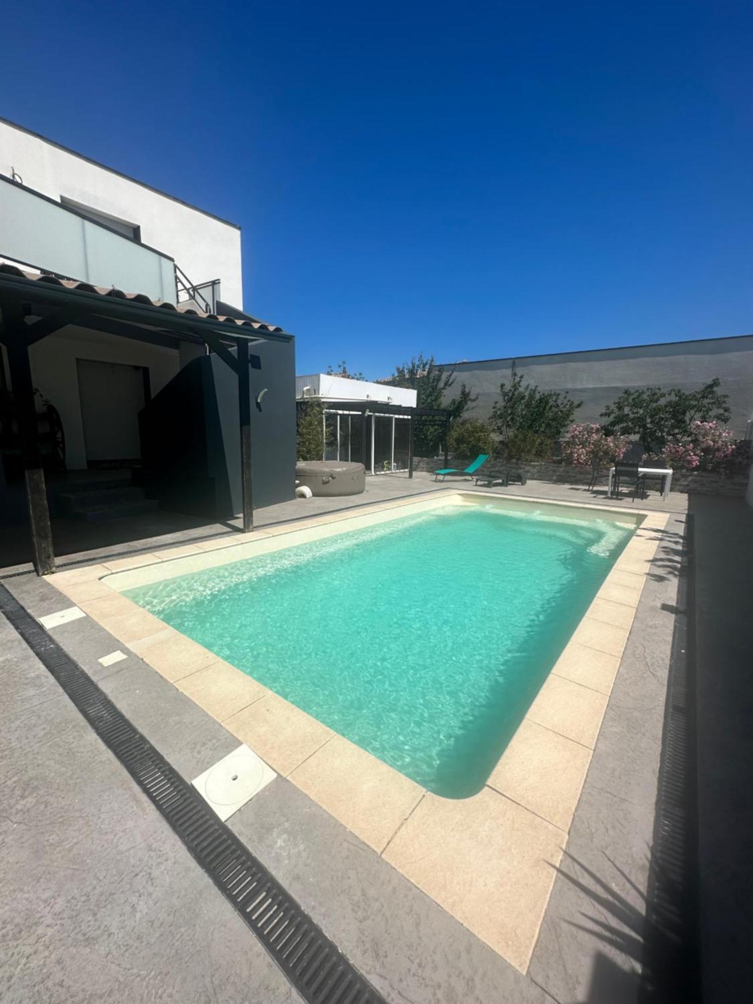 Superbe Appartement Avec Piscine Et Spa Privatif Villeneuve-lès-Béziers Extérieur photo